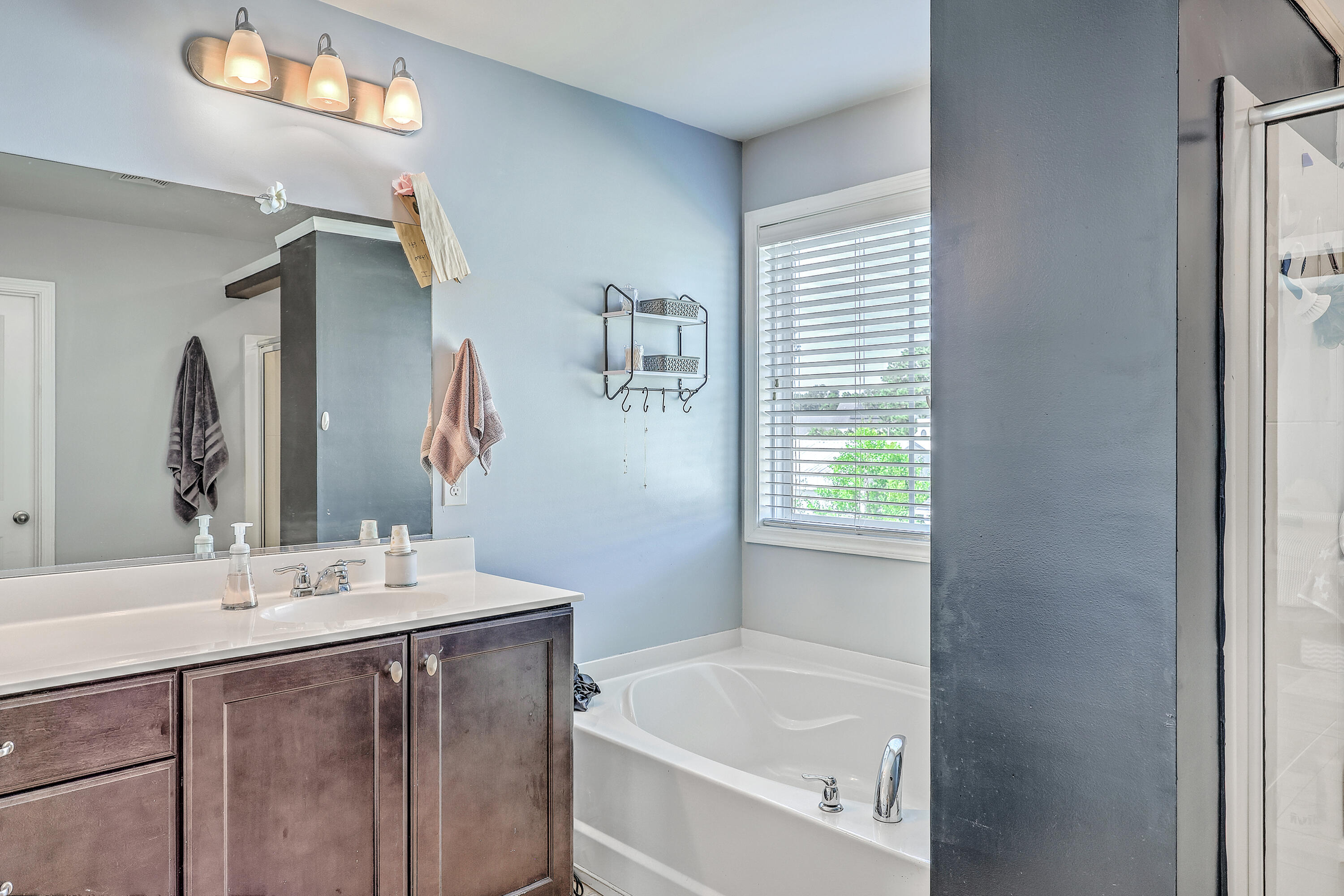 Hanahan, South Carolina, 29410, United States, 5 Bedrooms Bedrooms, ,3 BathroomsBathrooms,Residential,For Sale,1938024