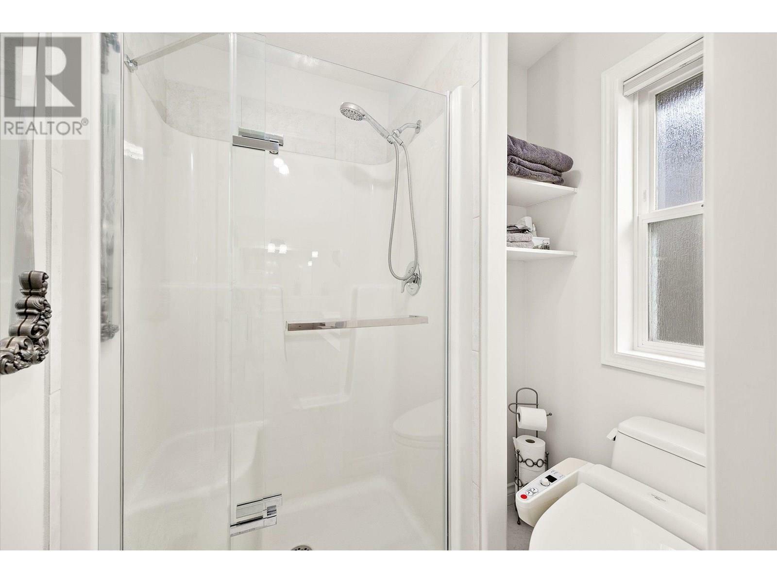 KELOWNA, British Columbia, V1W 4K9, CA, 4 Bedrooms Bedrooms, ,3 BathroomsBathrooms,Residential,For Sale,1865422