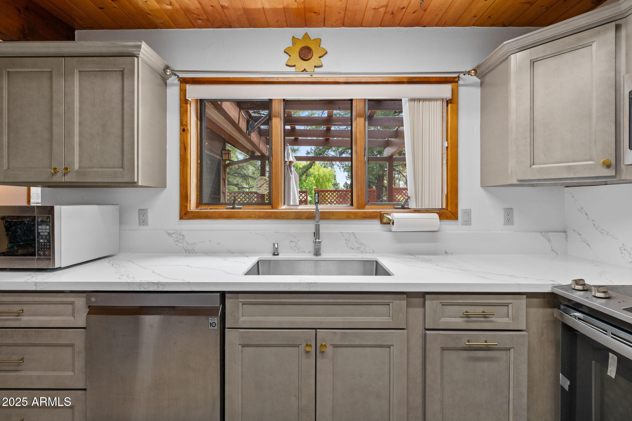 Flagstaff, Arizona, 86004, United States, 3 Bedrooms Bedrooms, ,2 BathroomsBathrooms,Residential,For Sale,1866568