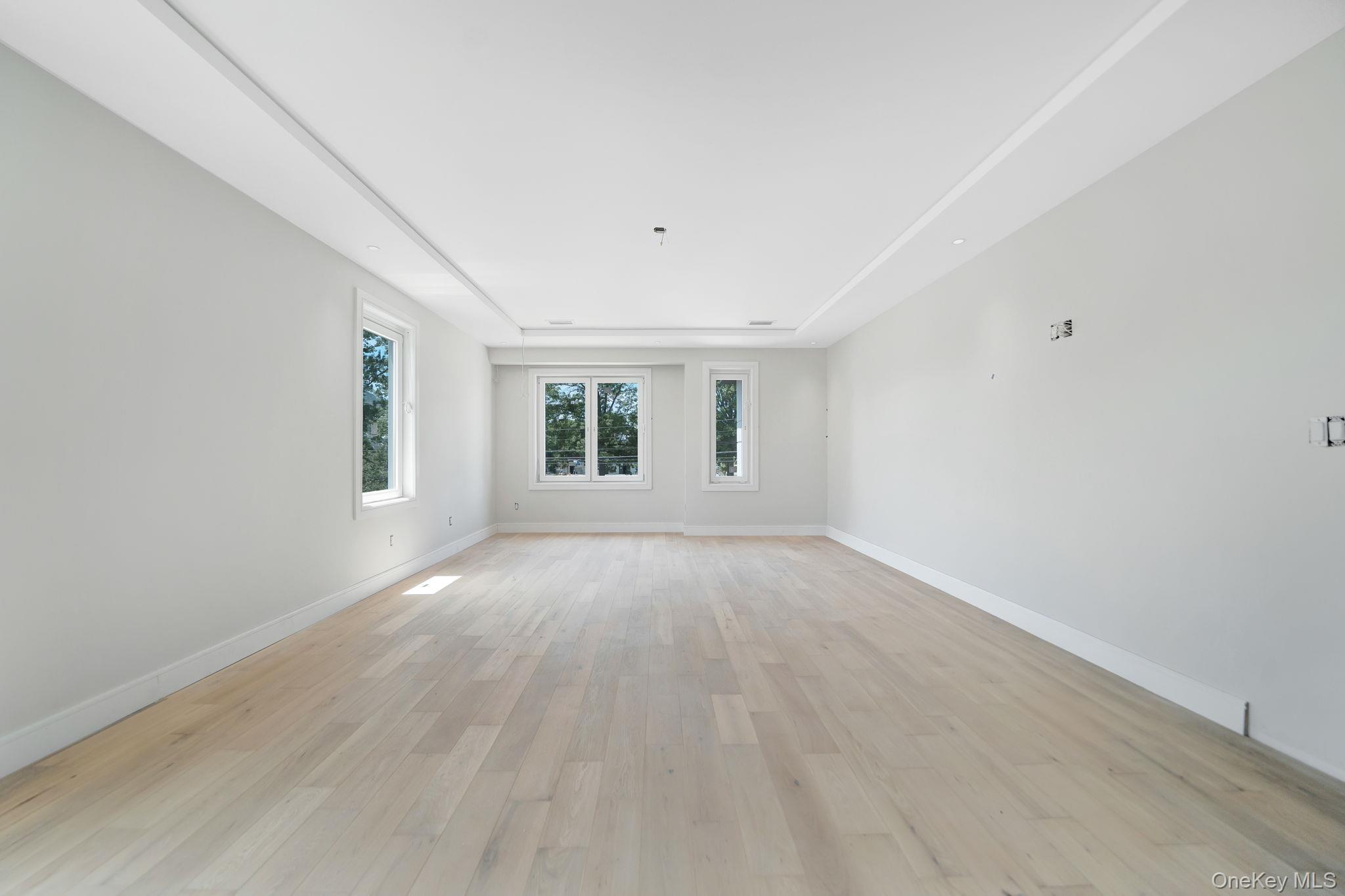  748 Carman Avenue, Westbury, NY, 11590 - 物件實景