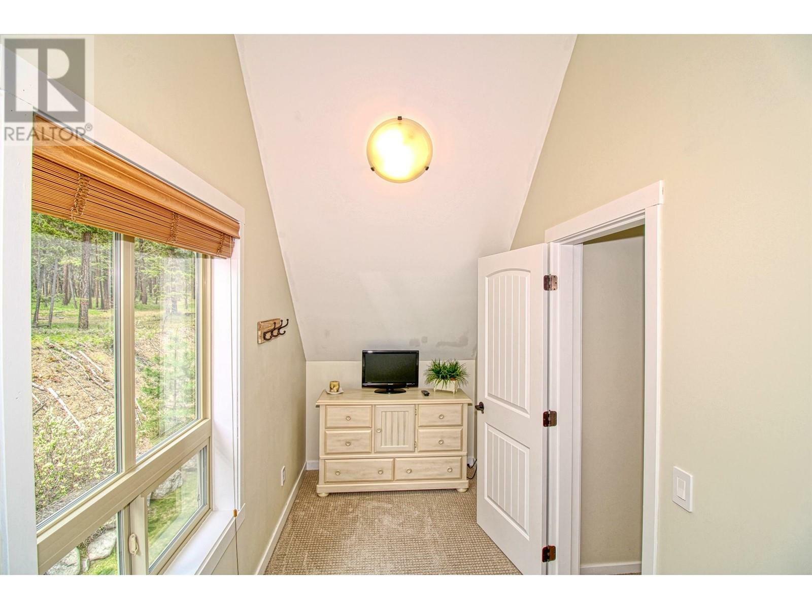 KELOWNA, British Columbia, V1Z 3R8, CA, 3 Bedrooms Bedrooms, ,3 BathroomsBathrooms,Residential,For Sale,1839050