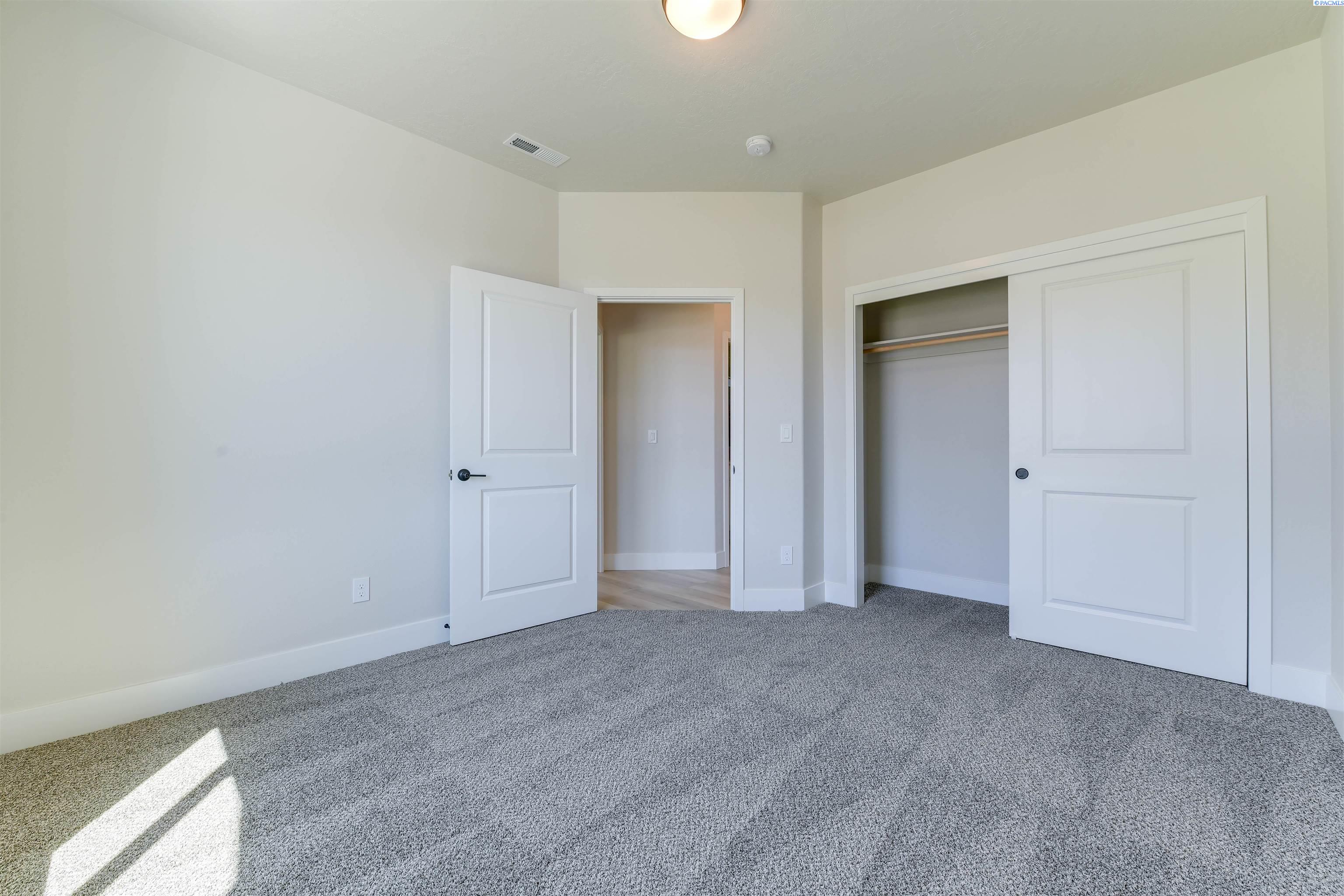 Richland, Washington, 99352, United States, 3 Bedrooms Bedrooms, ,2 BathroomsBathrooms,Residential,For Sale,1991133