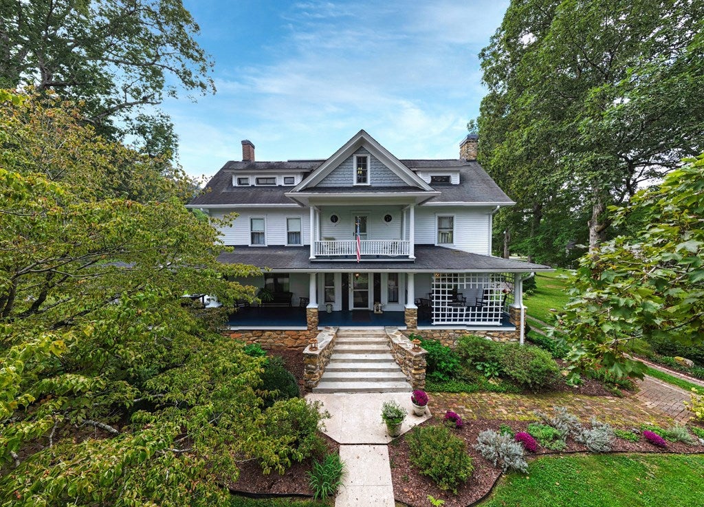 Andrews, North Carolina, 28901, United States, 5 Bedrooms Bedrooms, ,4 BathroomsBathrooms,Residential,For Sale,1912195