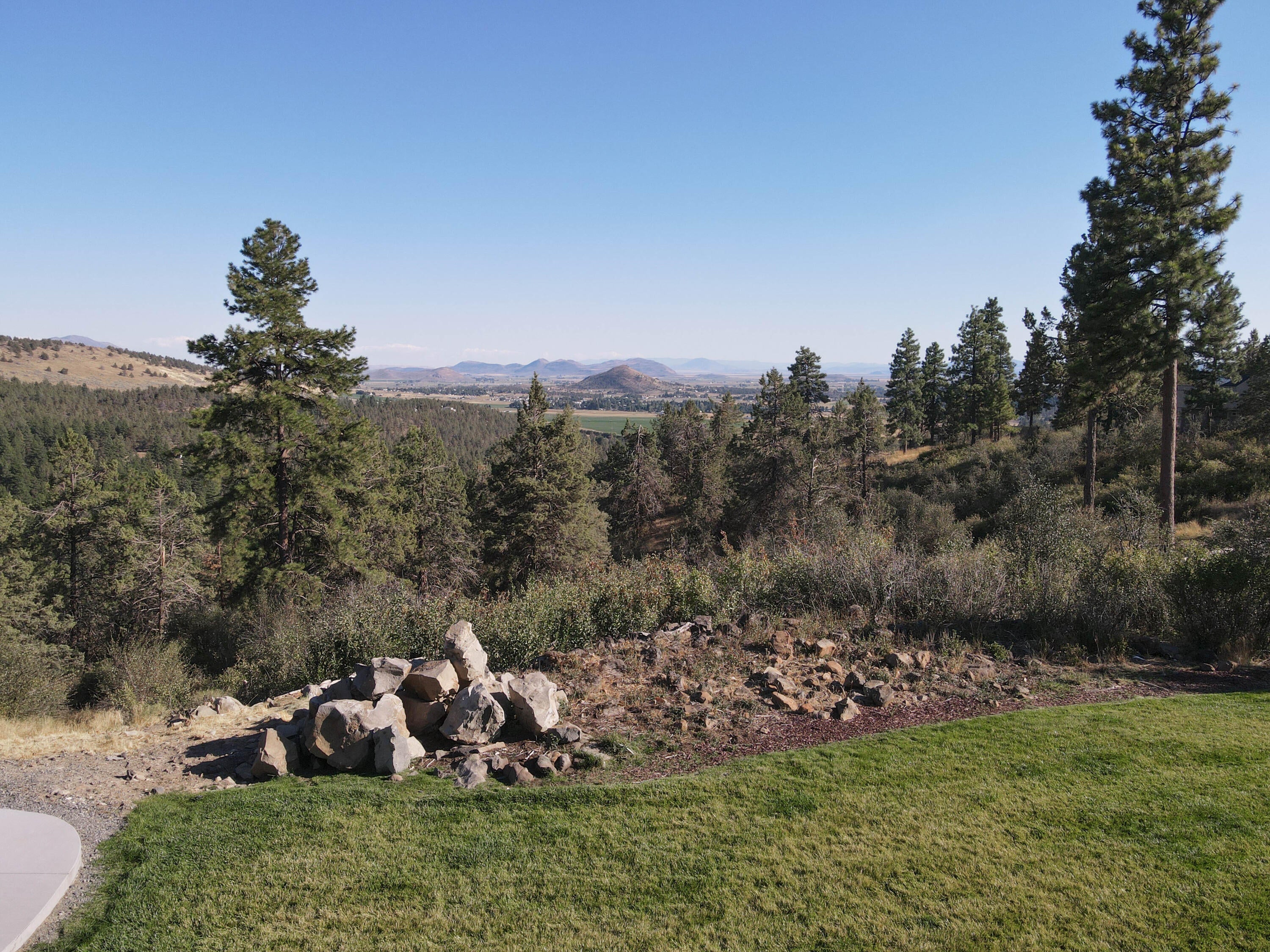 Klamath Falls, Oregon, 97601, United States, 3 Bedrooms Bedrooms, ,4 BathroomsBathrooms,Residential,For Sale,1940970