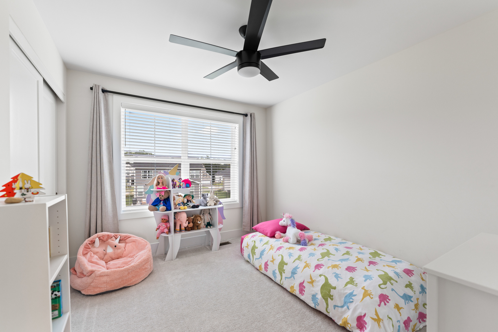 Elgin, Illinois, 60124, United States, 4 Bedrooms Bedrooms, ,3 BathroomsBathrooms,Residential,For Sale,1941075