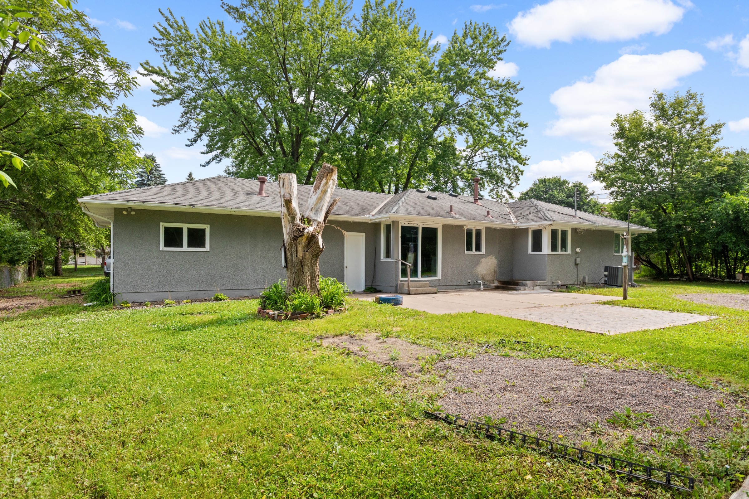  8609 West River Road, Brooklyn Park, MN 55444 - 物件實景