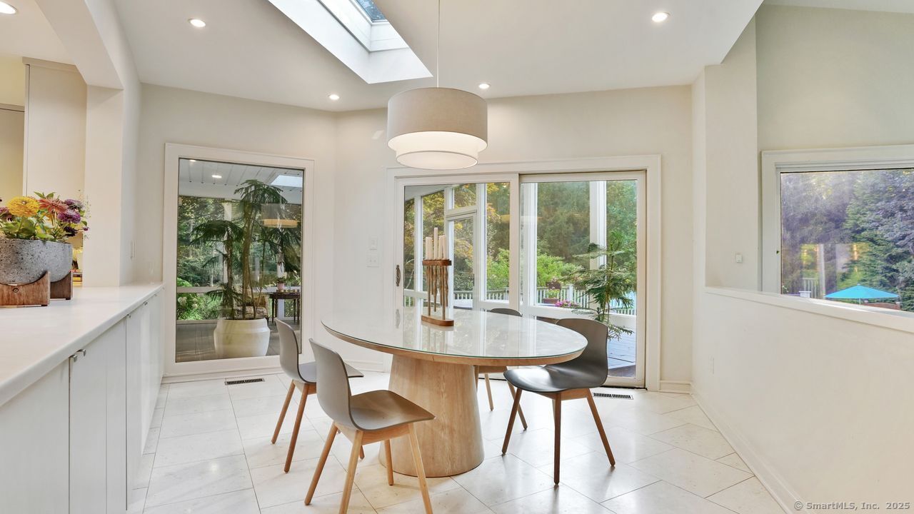 Westport, Connecticut, 06880, United States, 4 Bedrooms Bedrooms, ,4 BathroomsBathrooms,Residential,For Sale,1991642