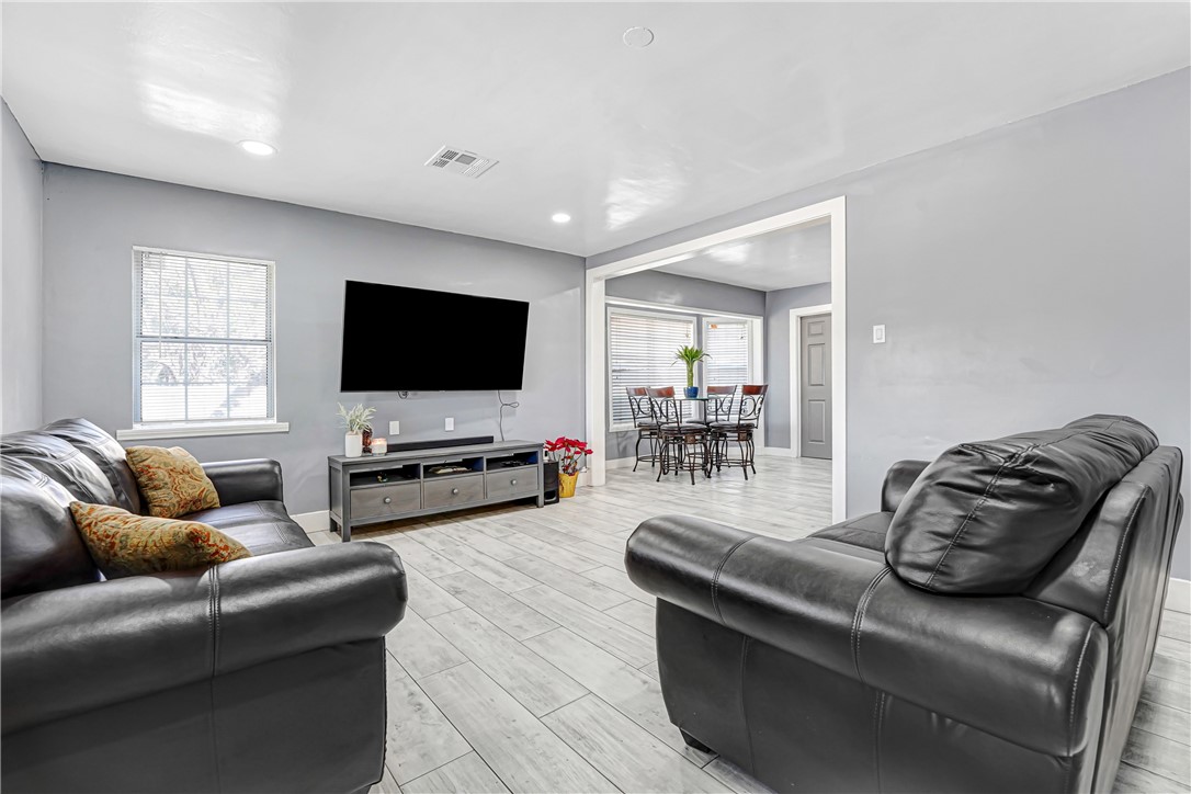 Sun Valley, California, 91352, United States, 4 Bedrooms Bedrooms, ,2 BathroomsBathrooms,Residential,For Sale,2017645