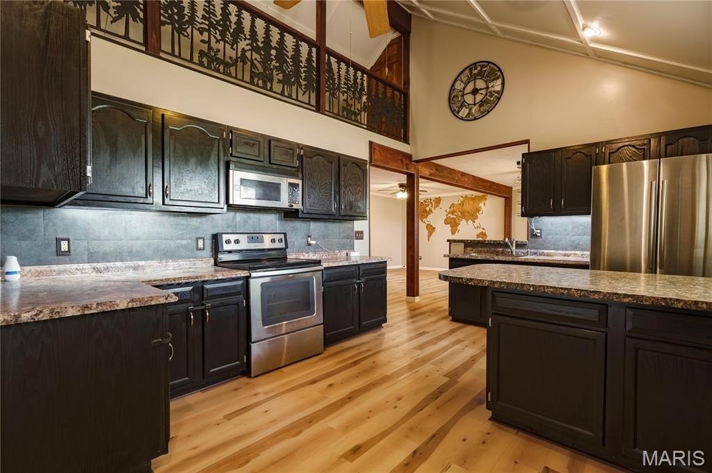 Edwardsville, Illinois, 62025, United States, 5 Bedrooms Bedrooms, ,4 BathroomsBathrooms,Residential,For Sale,1975622