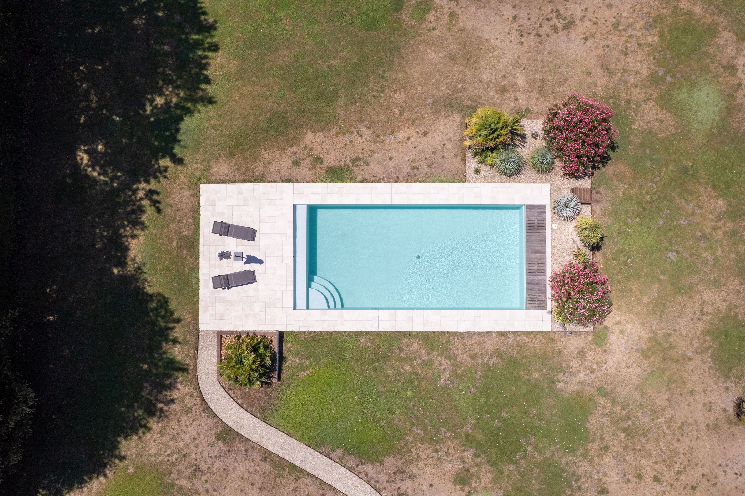  A Contemporary Masterpiece Overlooking Château de l