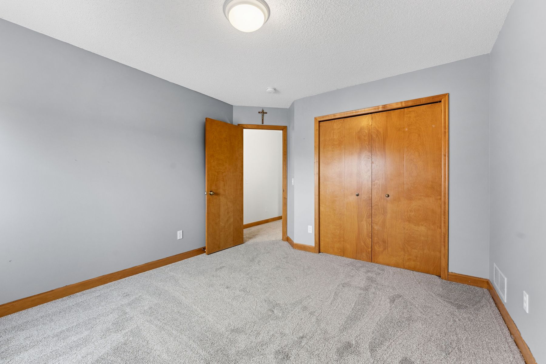  Updated Modified Two-Story on a Spacious Corner Lot - 物件實景