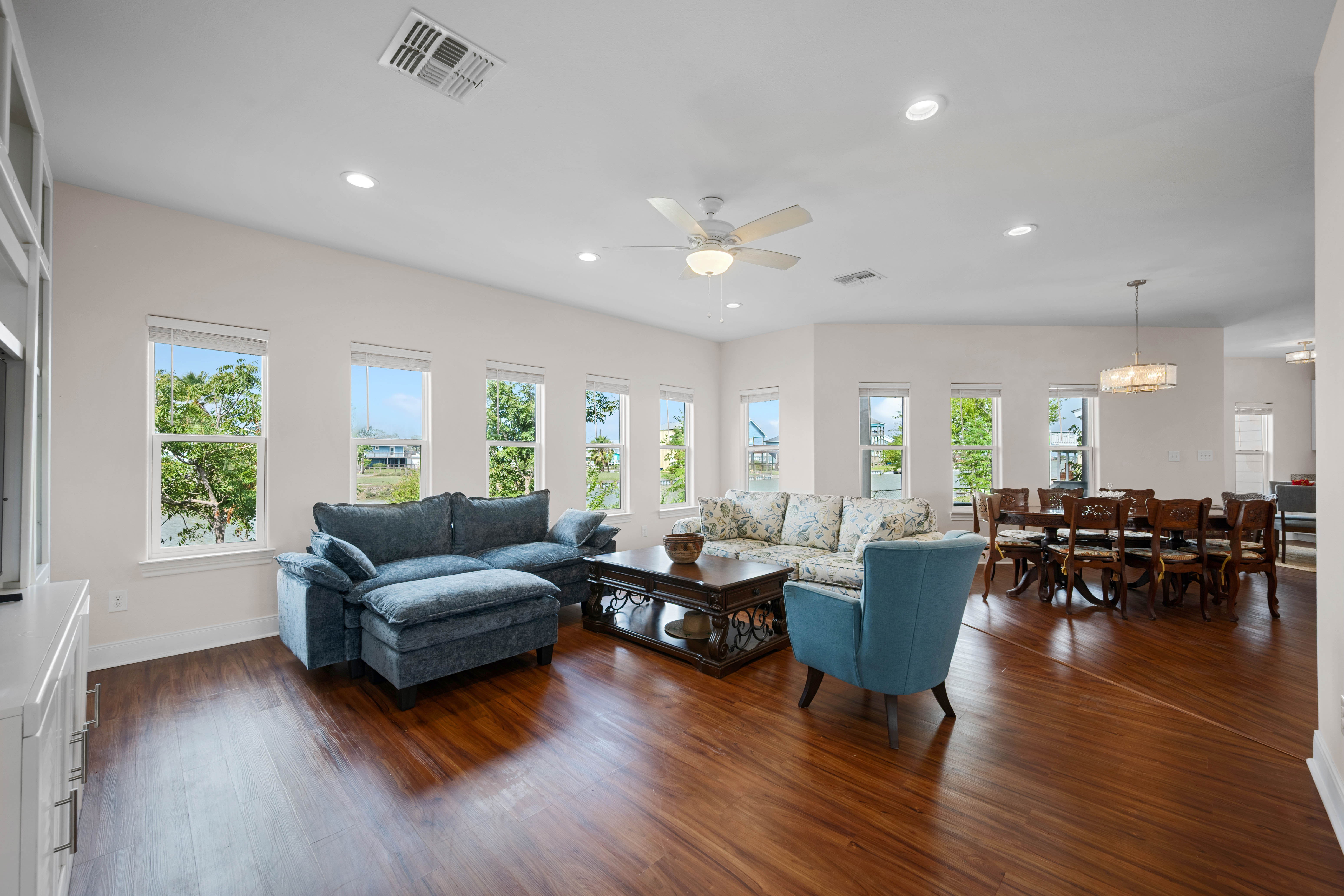  Beautiful Coastal Home on Oversized Lot - 物件實景
