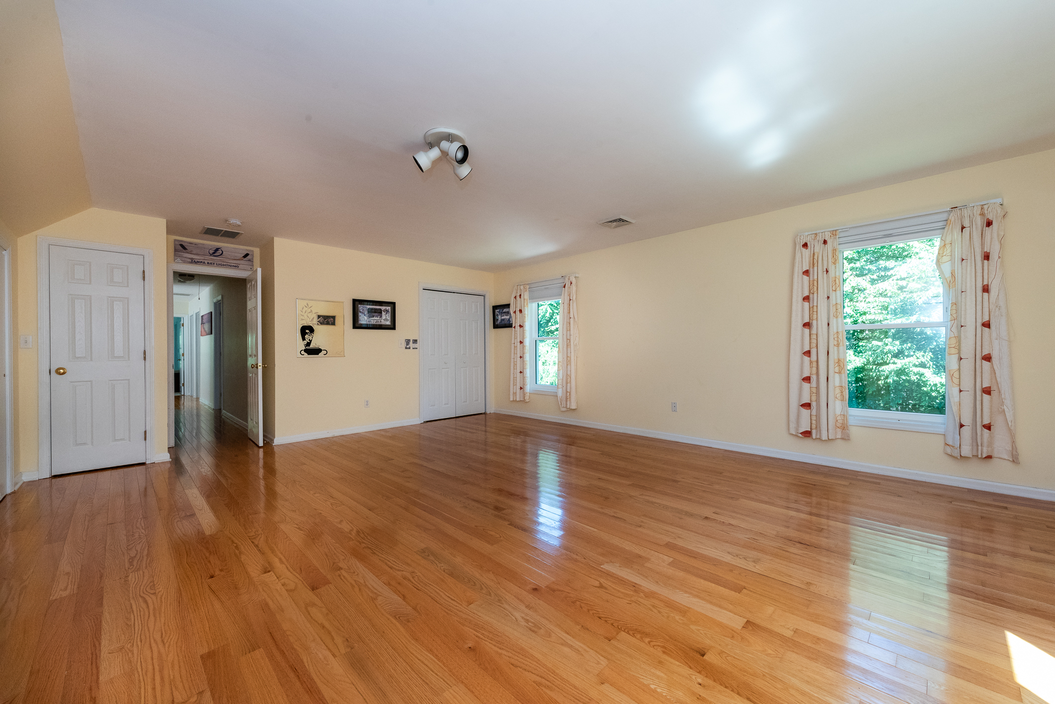  Classic Colonial Nestled on 3 Private Acres in Autumn Ridge - 物件實景