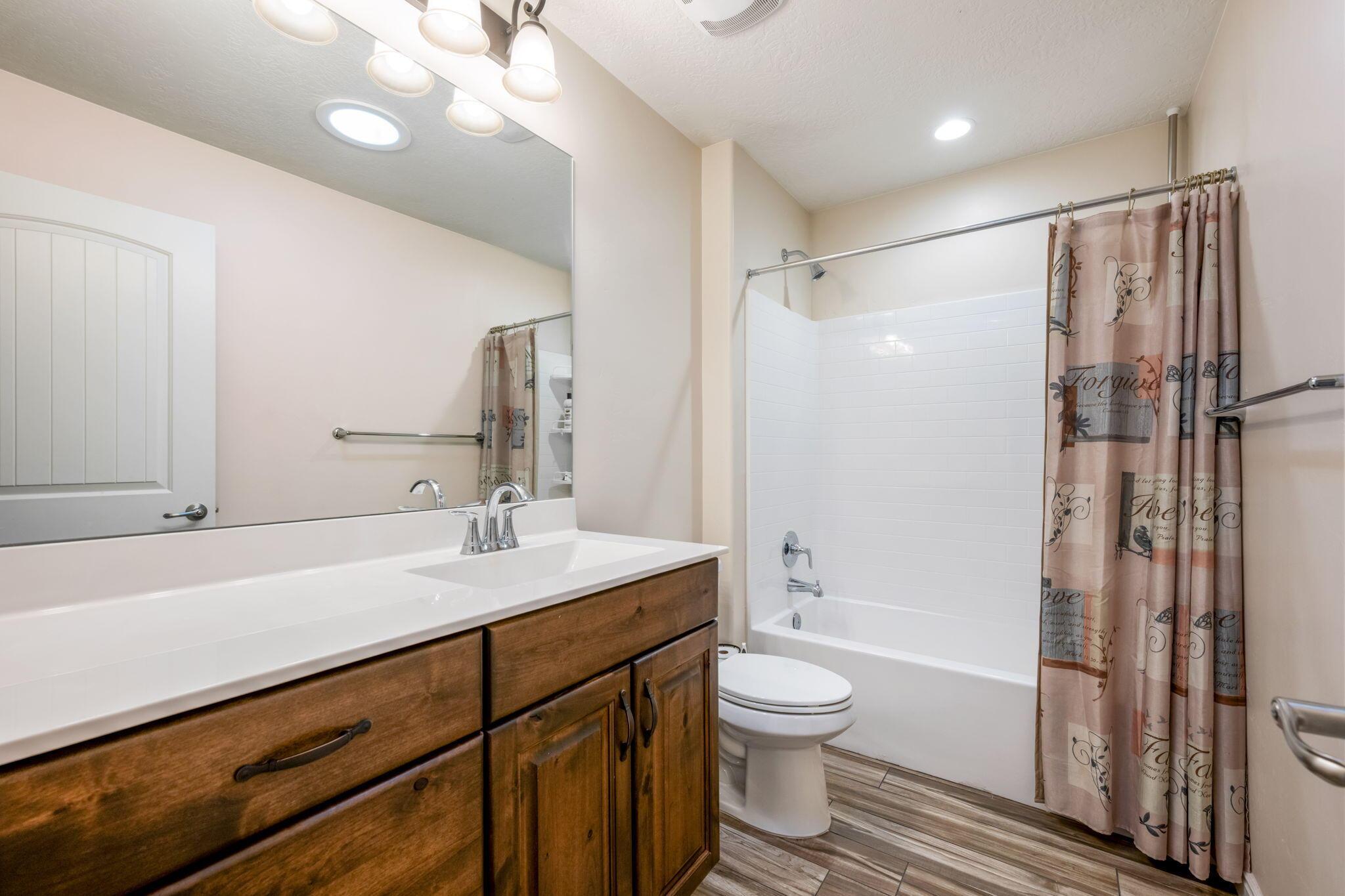 Washington, Utah, 84780, United States, 3 Bedrooms Bedrooms, ,4 BathroomsBathrooms,Residential,For Sale,1995130