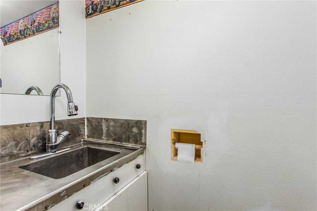 Oak Hills, California, 92344, United States, 3 Bedrooms Bedrooms, ,4 BathroomsBathrooms,Residential,For Sale,1977382