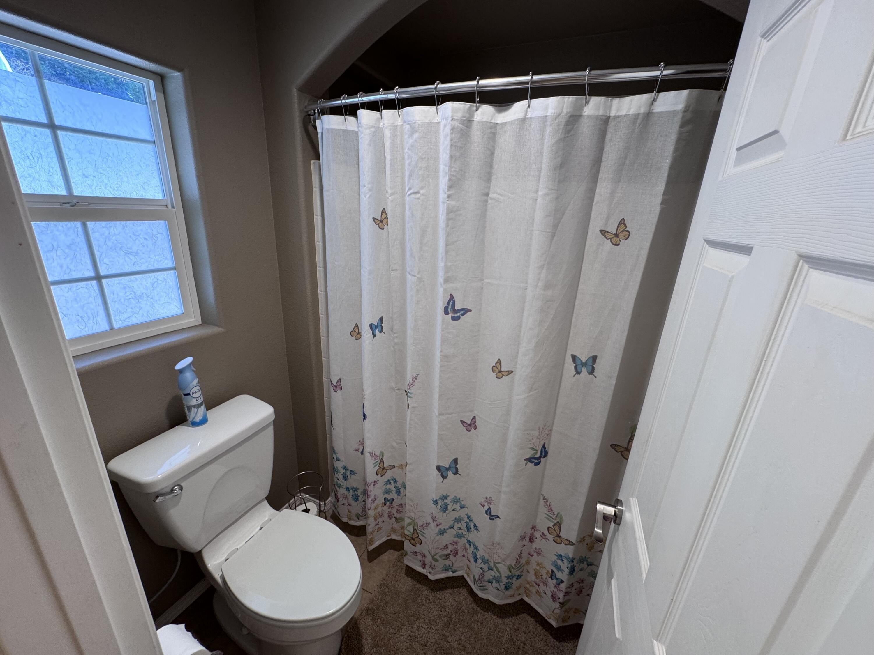 Rogue River, Oregon, 97537, United States, 3 Bedrooms Bedrooms, ,4 BathroomsBathrooms,Residential,For Sale,1982617