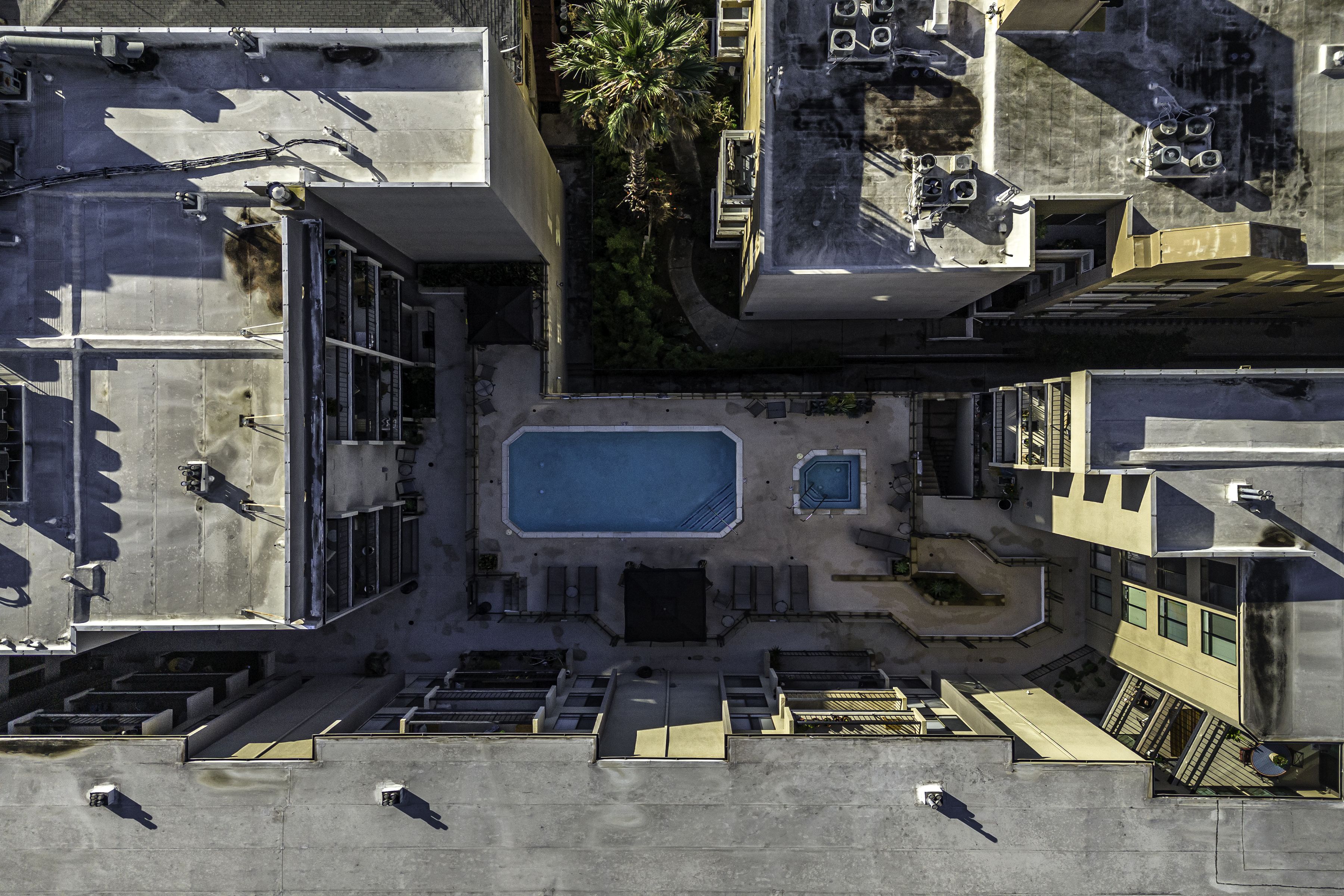  7320 Hawthorn Ave - 物件實景