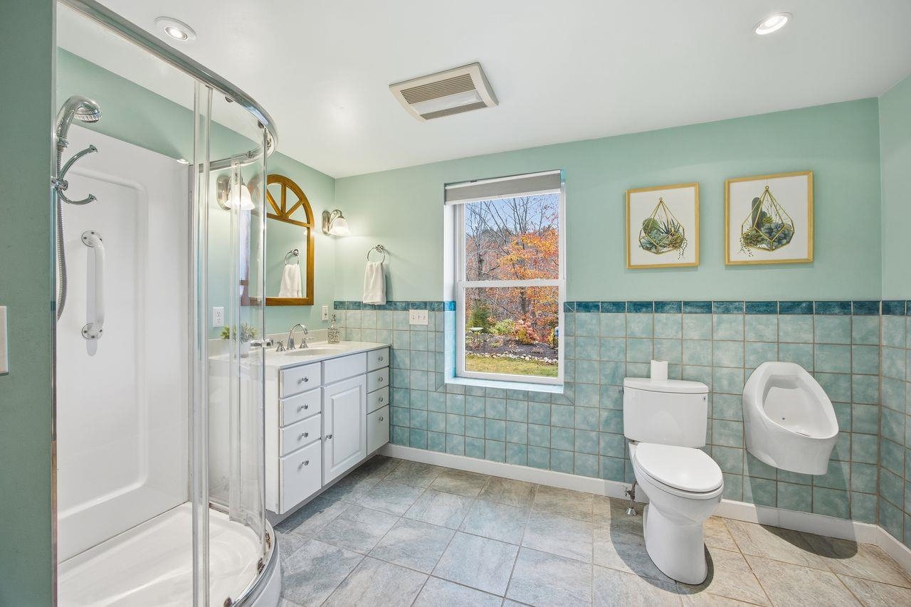 Meredith, New Hampshire, 03253, United States, 2 Bedrooms Bedrooms, ,3 BathroomsBathrooms,Residential,For Sale,1988258