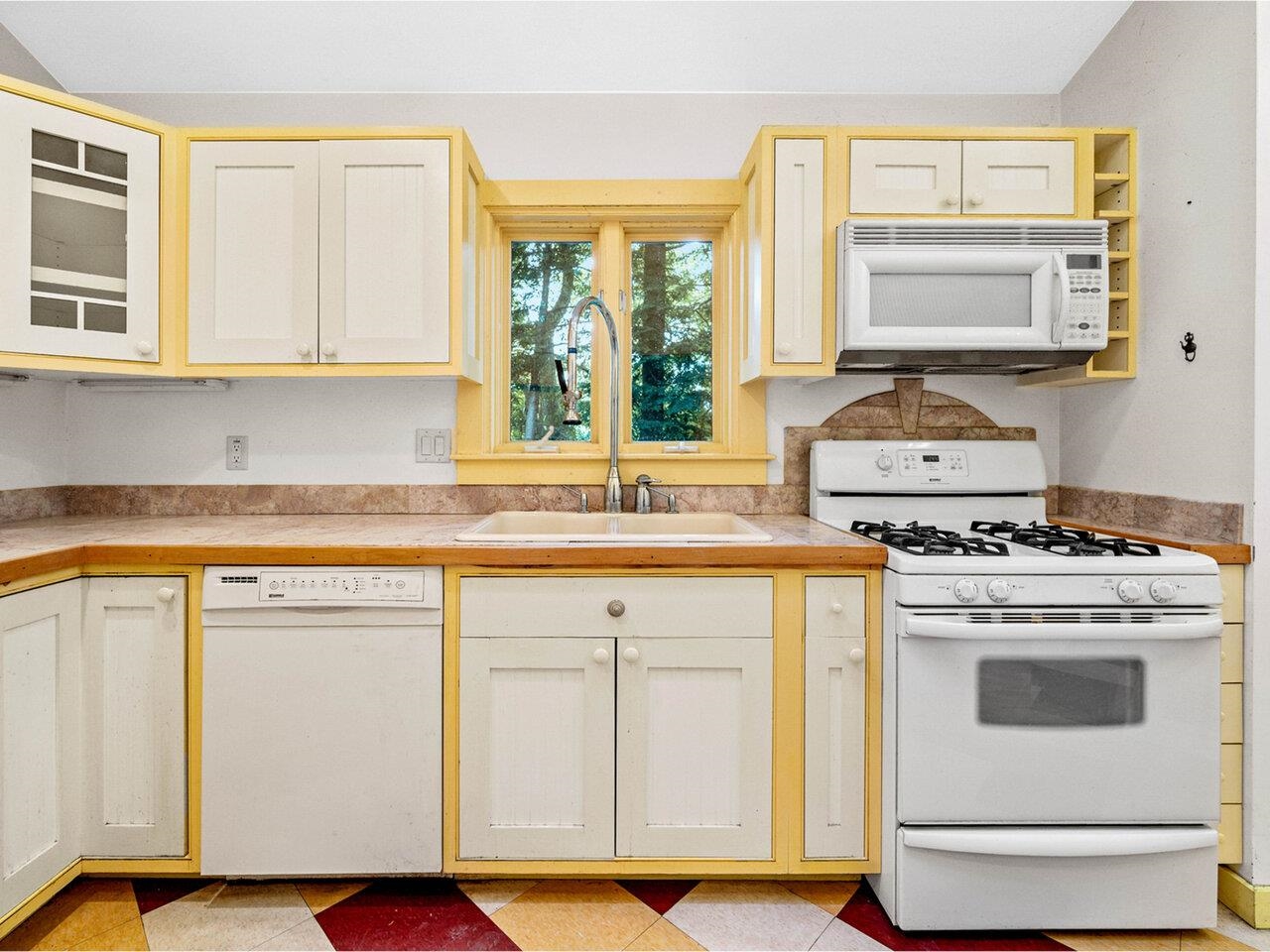 Montpelier, Vermont, 05602, United States, 3 Bedrooms Bedrooms, ,3 BathroomsBathrooms,Residential,For Sale,1900935