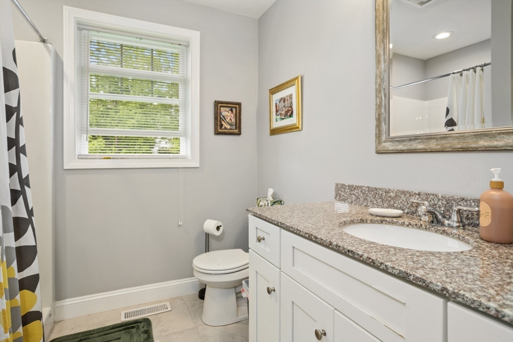 Haverhill, Massachusetts, 01832, United States, 3 Bedrooms Bedrooms, ,3 BathroomsBathrooms,Residential,For Sale,1879402