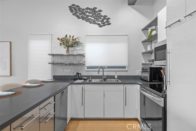 San Diego, California, 92109, United States, 4 Bedrooms Bedrooms, ,3 BathroomsBathrooms,Residential,For Sale,1974655