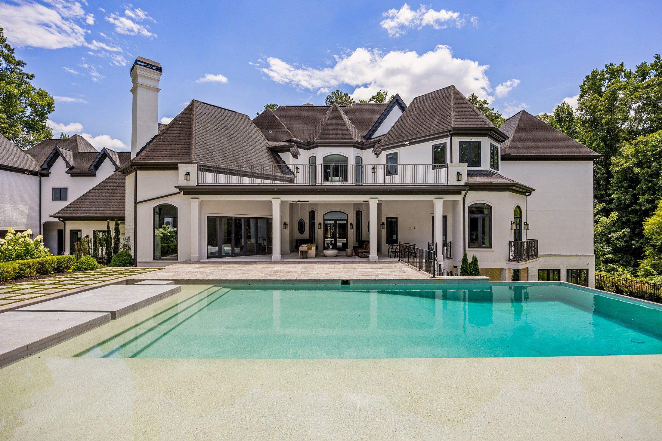  Exceptional Gated Estate with Resort-caliber Grounds - 物件實景