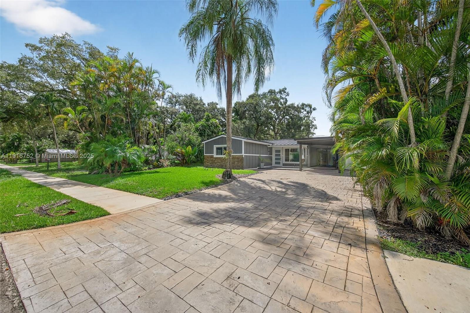 Hollywood, Florida, 33024, United States, 3 Bedrooms Bedrooms, ,2 BathroomsBathrooms,Residential,For Sale,1995844