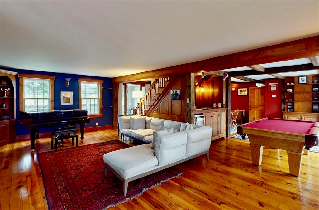 Hadley, Massachusetts, 01035, United States, 5 Bedrooms Bedrooms, ,3 BathroomsBathrooms,Residential,For Sale,1885251
