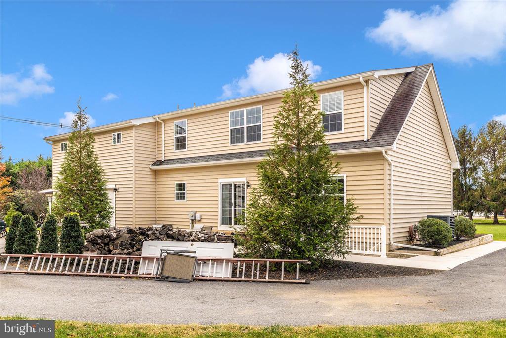 Frederick, Maryland, 21702, United States, 4 Bedrooms Bedrooms, ,3 BathroomsBathrooms,Residential,For Sale,1987380