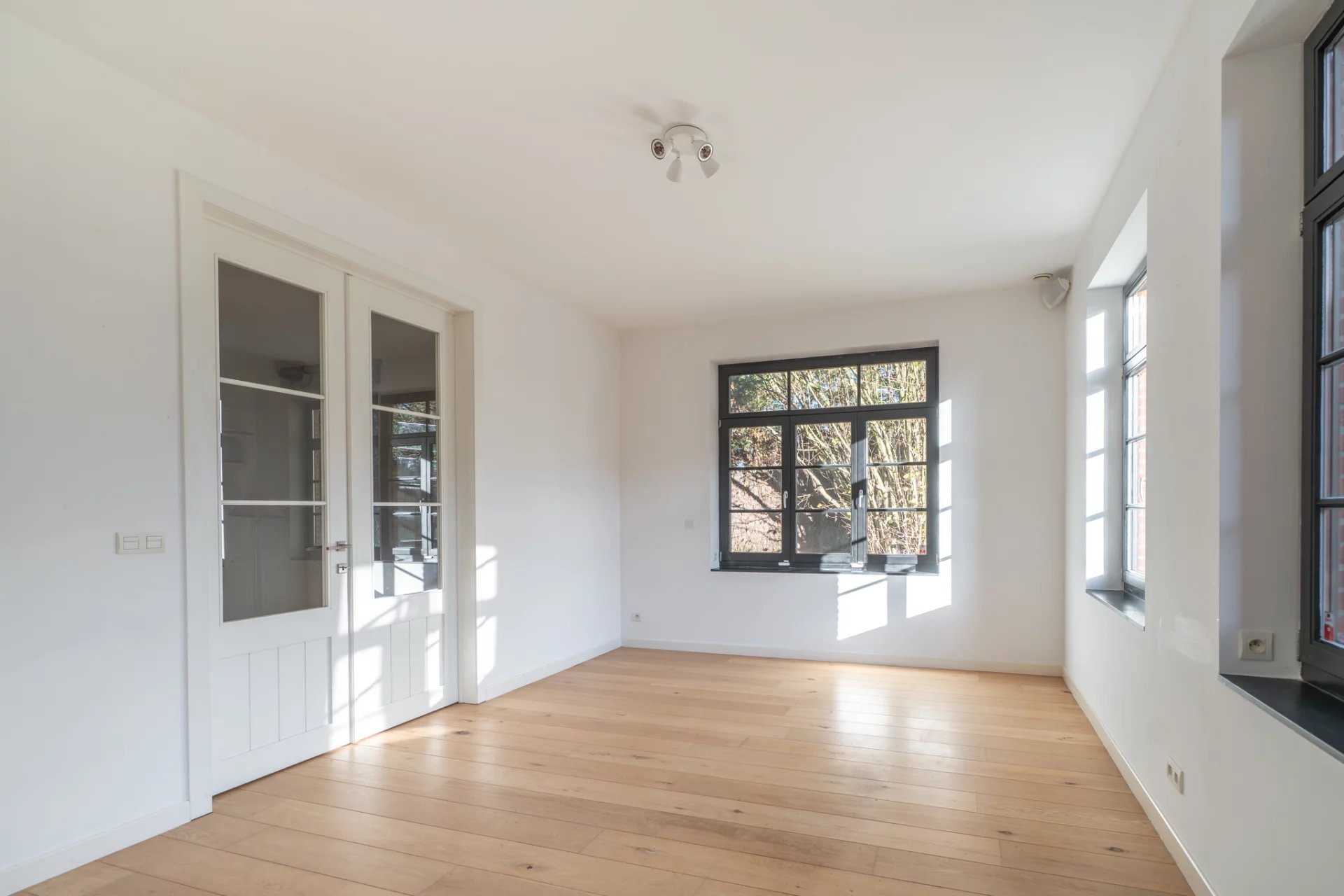 Rhode-Saint-Genese, Flanders, 1640, BE, 6 Bedrooms Bedrooms, ,11 BathroomsBathrooms,Residential,For Sale,2003186