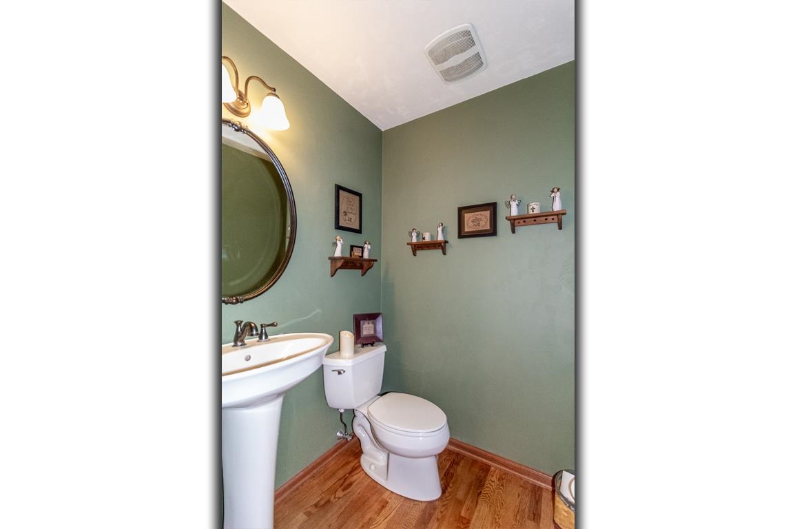 New London, Wisconsin, 54961-8857, United States, 4 Bedrooms Bedrooms, ,4 BathroomsBathrooms,Residential,For Sale,2001494