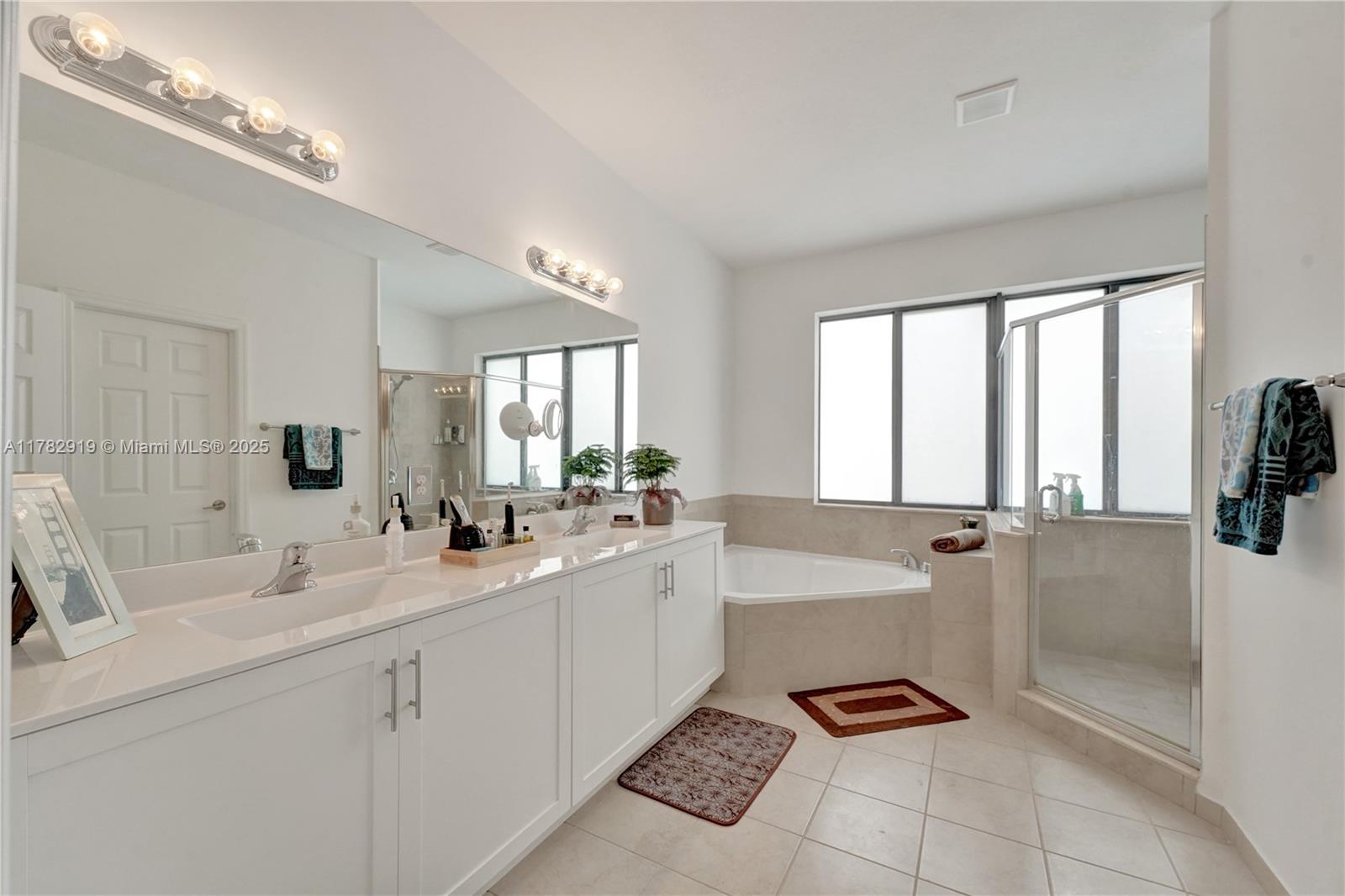 Miami, Florida, 33179, United States, 4 Bedrooms Bedrooms, ,3 BathroomsBathrooms,Residential,For Sale,1768374