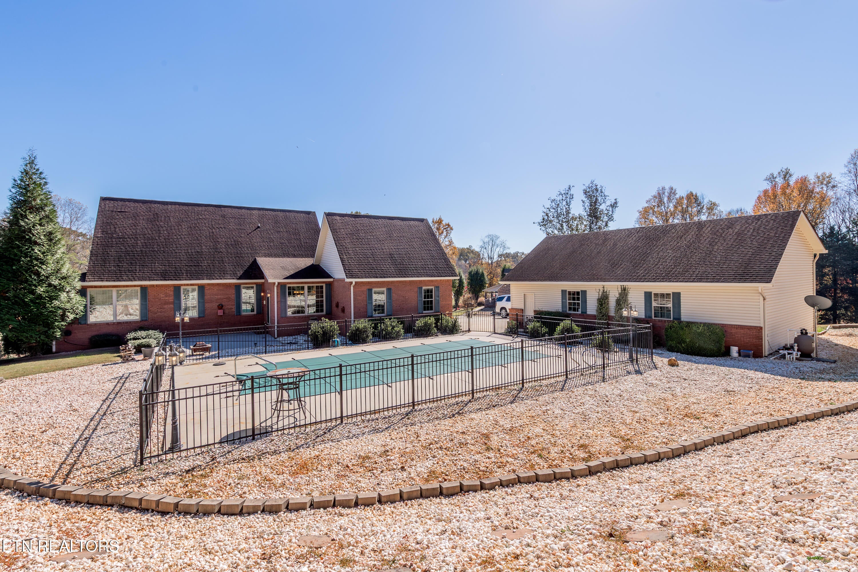 Harriman, Tennessee, 37748, United States, 3 Bedrooms Bedrooms, ,4 BathroomsBathrooms,Residential,For Sale,1989060