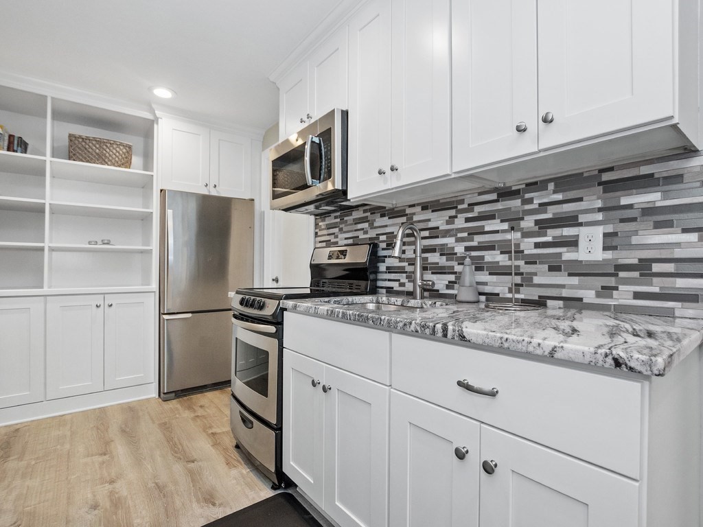 Waltham, Massachusetts, 02451, United States, 4 Bedrooms Bedrooms, ,5 BathroomsBathrooms,Residential,For Sale,1940187