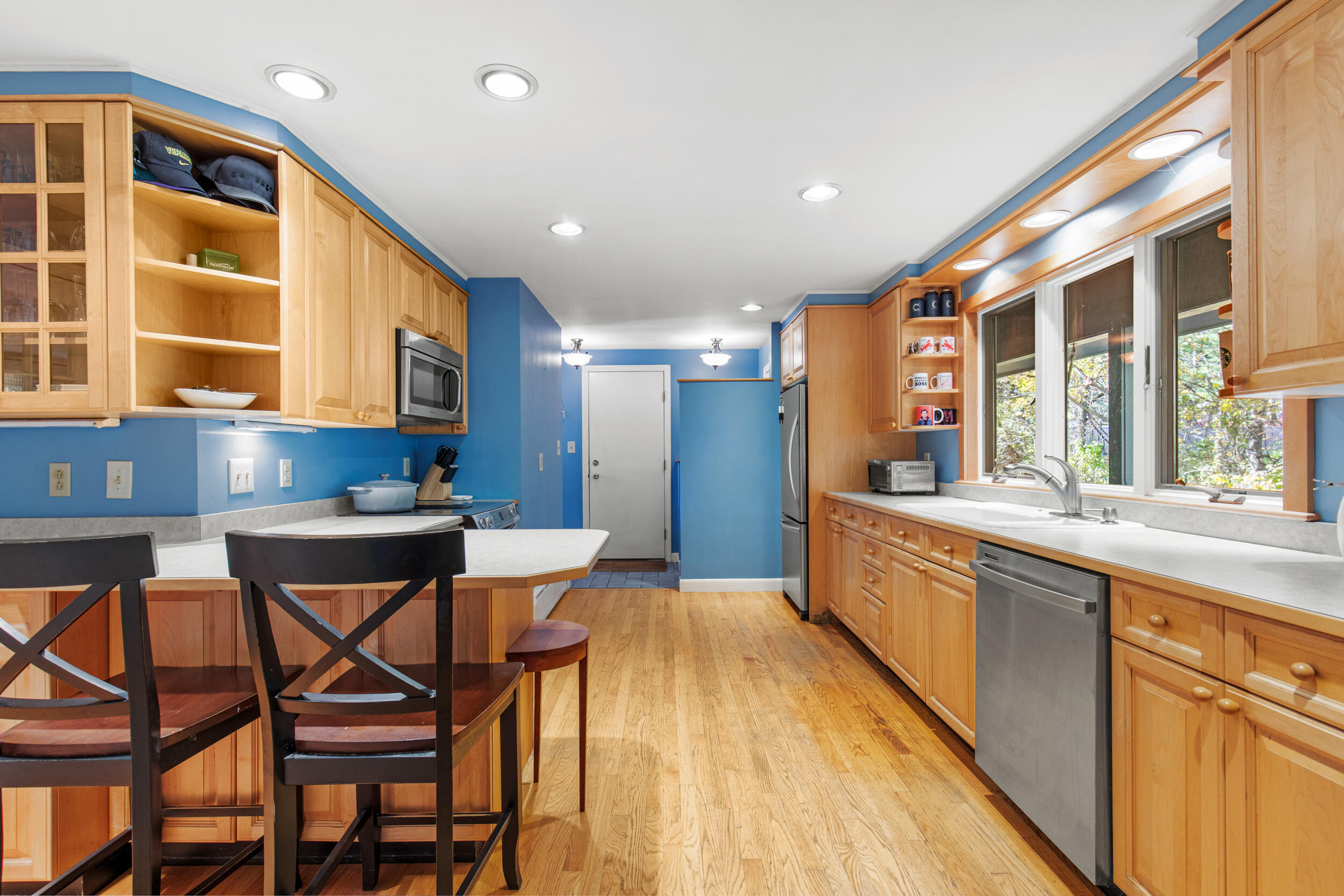 Portland, Maine, 04103, United States, 4 Bedrooms Bedrooms, ,2 BathroomsBathrooms,Residential,For Sale,1988552