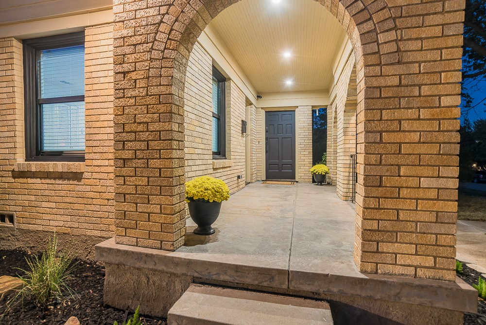 Dallas, Texas, 75203, United States, 2 Bedrooms Bedrooms, ,2 BathroomsBathrooms,Residential,For Sale,1993579