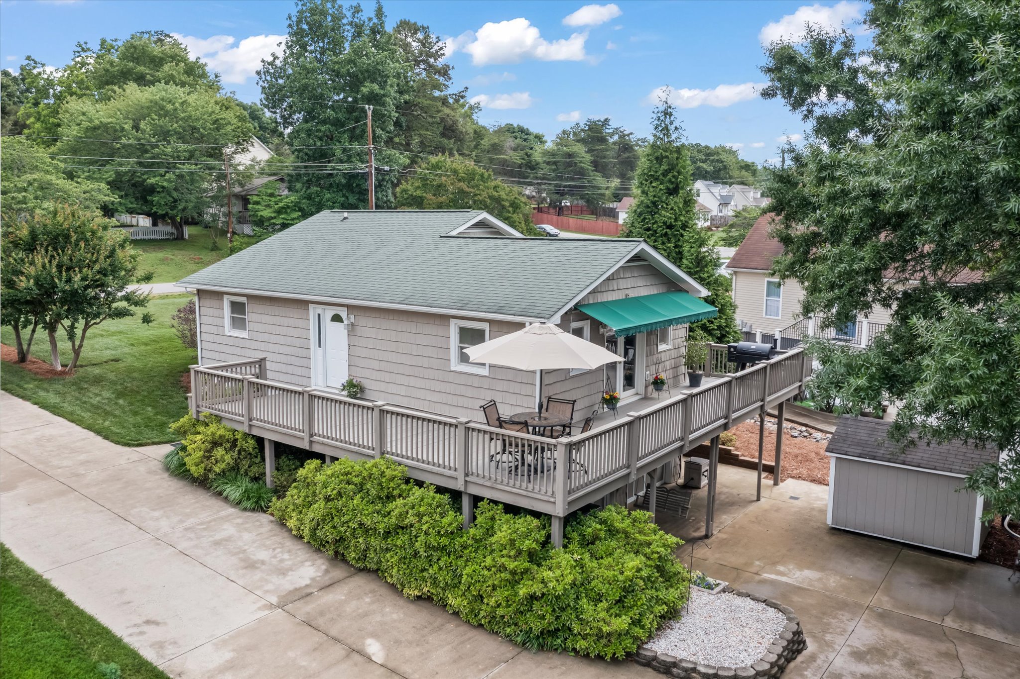 Mooresville, North Carolina, 28117, United States, 2 Bedrooms Bedrooms, ,3 BathroomsBathrooms,Residential,For Sale,1841557
