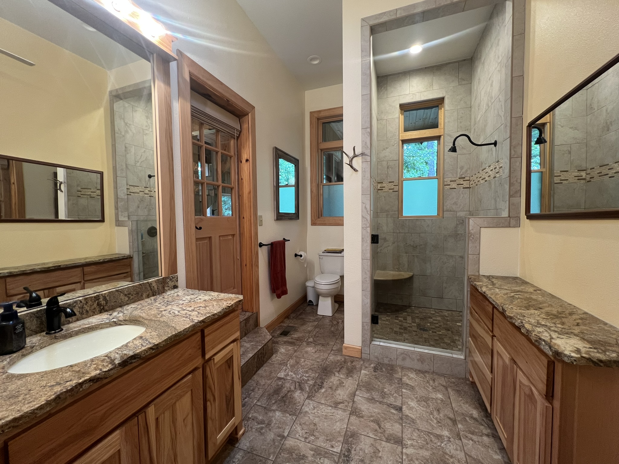 Mena, Arkansas, 71953, United States, 3 Bedrooms Bedrooms, ,3 BathroomsBathrooms,Residential,For Sale,1979119