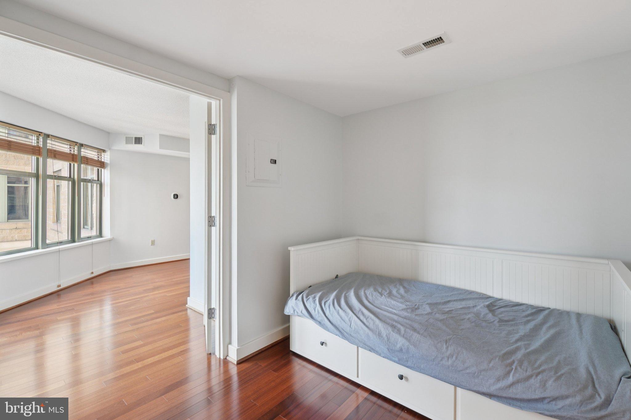 Washington, District of Columbia, 20005, United States, 2 Bedrooms Bedrooms, ,2 BathroomsBathrooms,Residential,For Sale,1976159