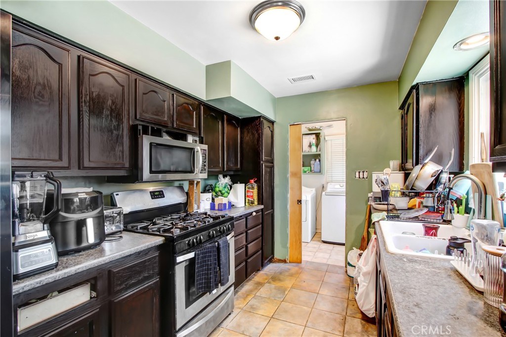 Riverside, California, 92503, United States, 3 Bedrooms Bedrooms, ,2 BathroomsBathrooms,Residential,For Sale,2005410