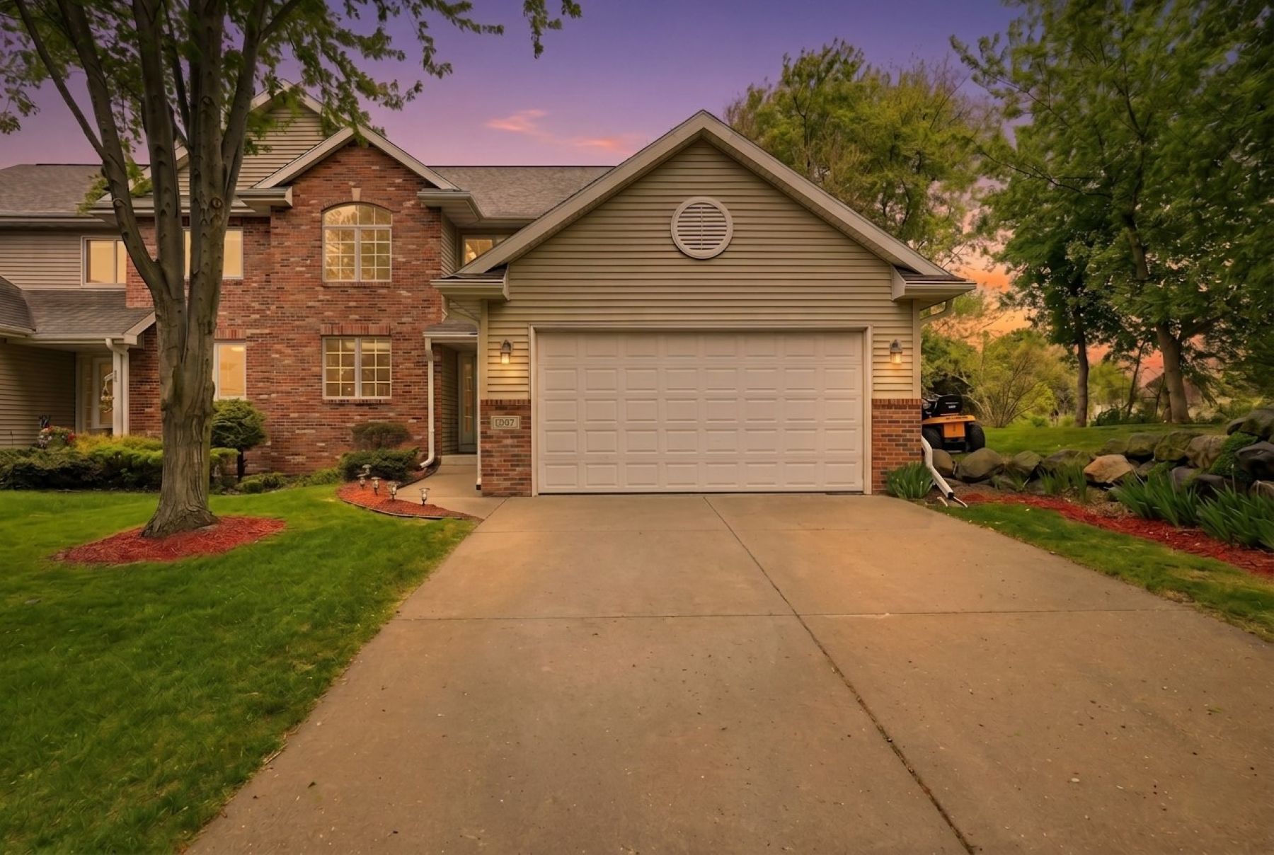  Custom Home in Serene Location - 物件實景