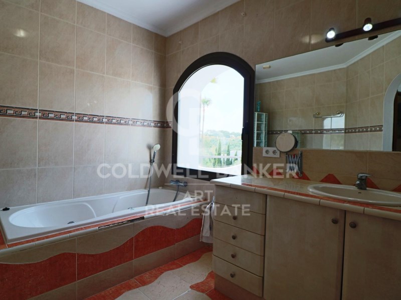 Sotogrande, Andalusia, ES, 6 Bedrooms Bedrooms, ,4 BathroomsBathrooms,Residential,For Sale,1837398