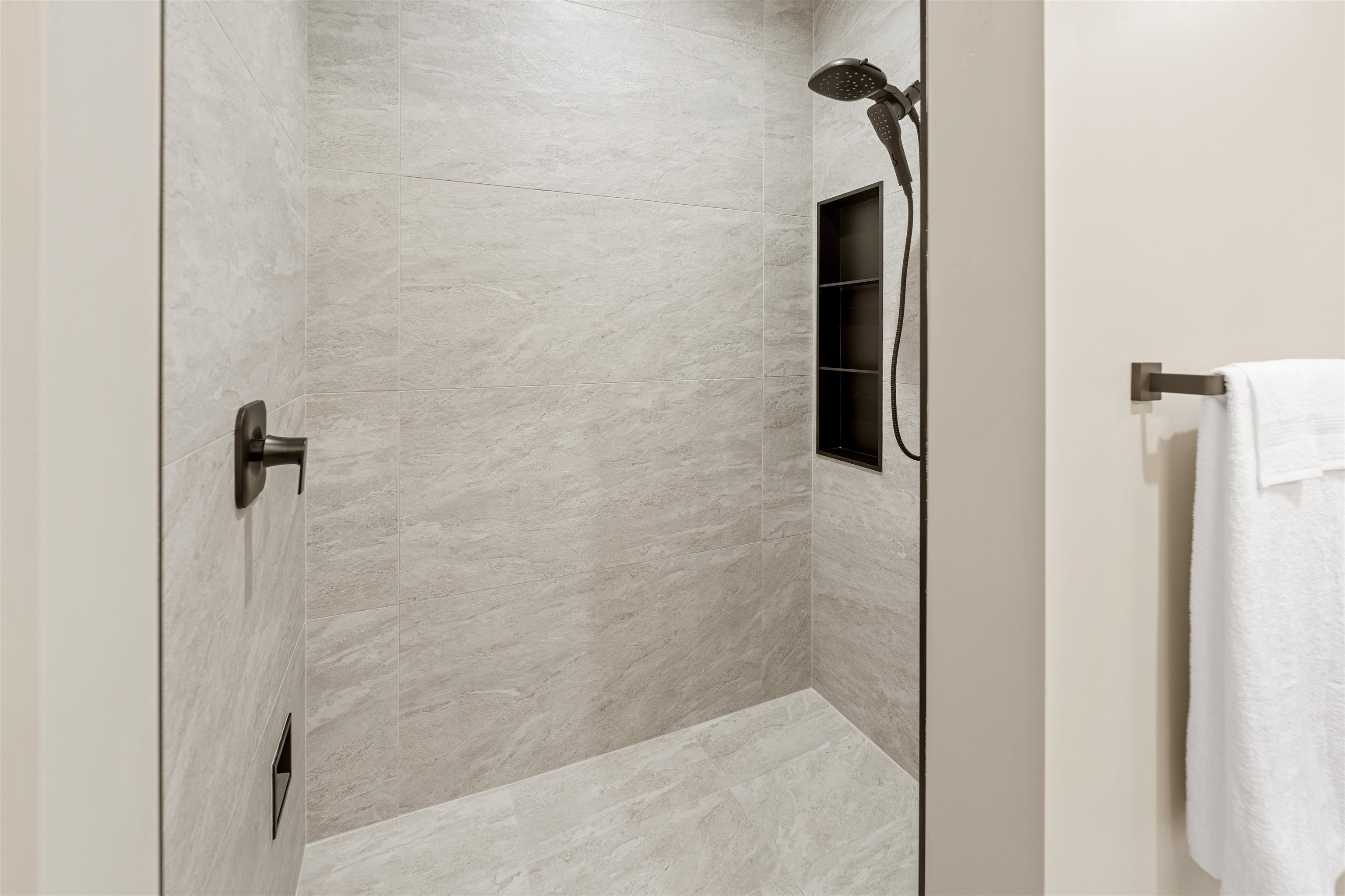 Salina, Kansas, 67401, United States, 3 Bedrooms Bedrooms, ,3 BathroomsBathrooms,Residential,For Sale,1956761