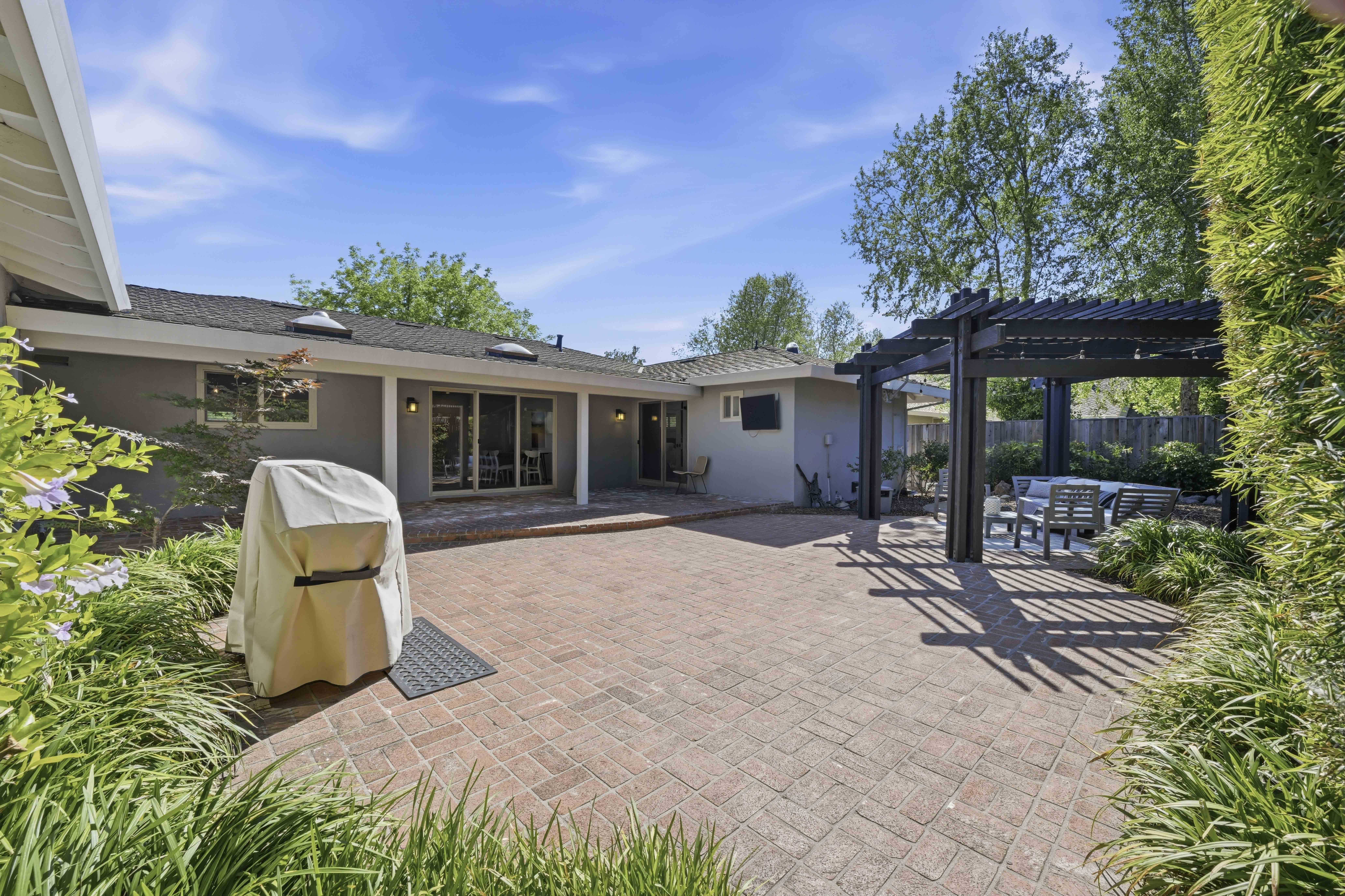  2929 Latham Drive, Sacramento, CA 95864 - 物件實景