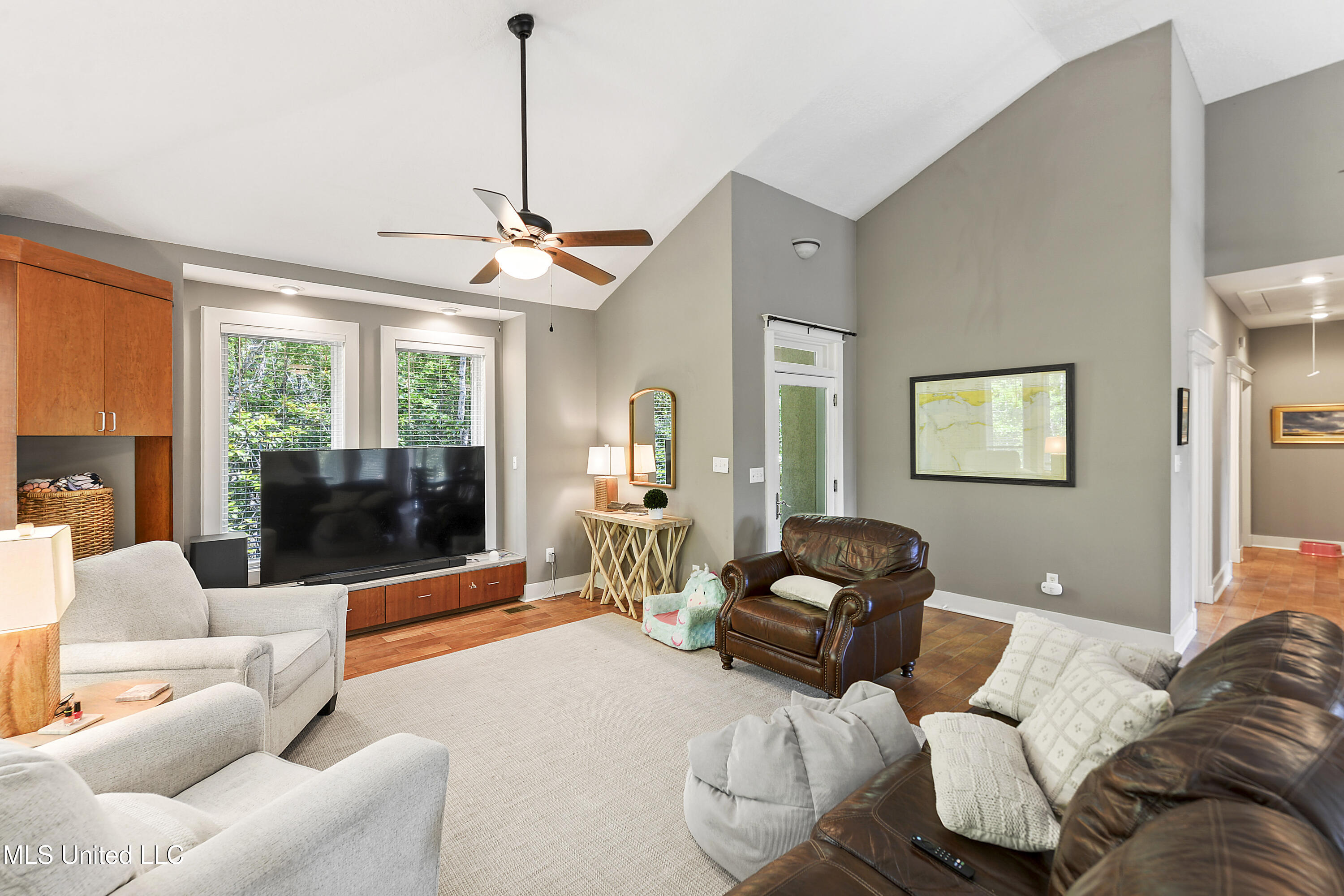Biloxi, Mississippi, 39532, United States, 2 Bedrooms Bedrooms, ,2 BathroomsBathrooms,Residential,For Sale,1806133