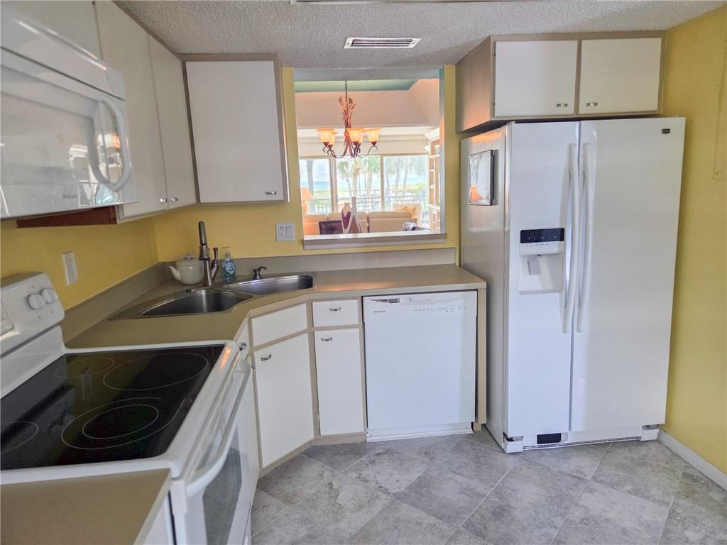 Vero Beach, Florida, 32963, United States, 2 Bedrooms Bedrooms, ,2 BathroomsBathrooms,Residential,For Sale,1977499