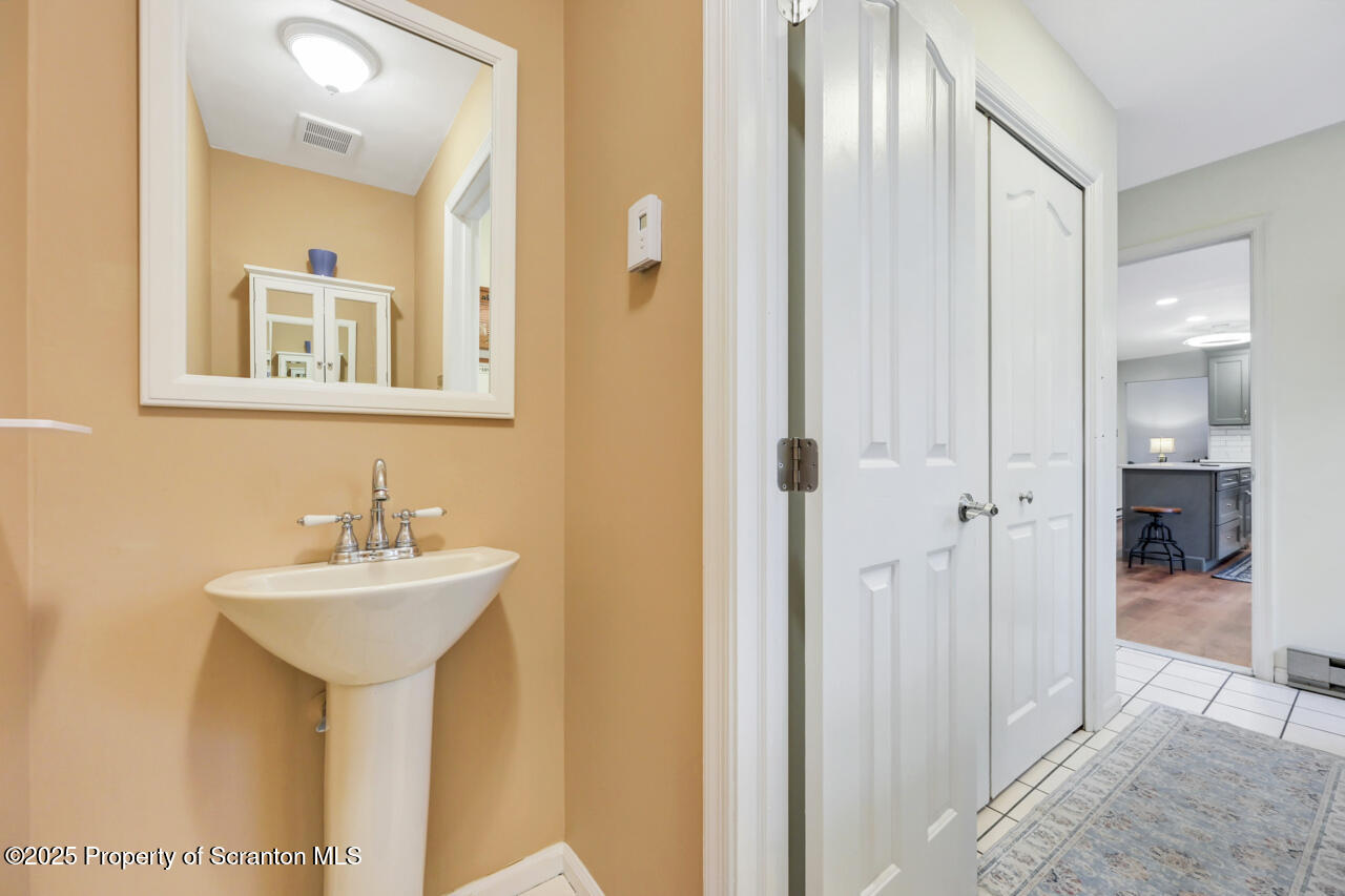 Moscow, Pennsylvania, 18444, United States, 4 Bedrooms Bedrooms, ,3 BathroomsBathrooms,Residential,For Sale,1999733