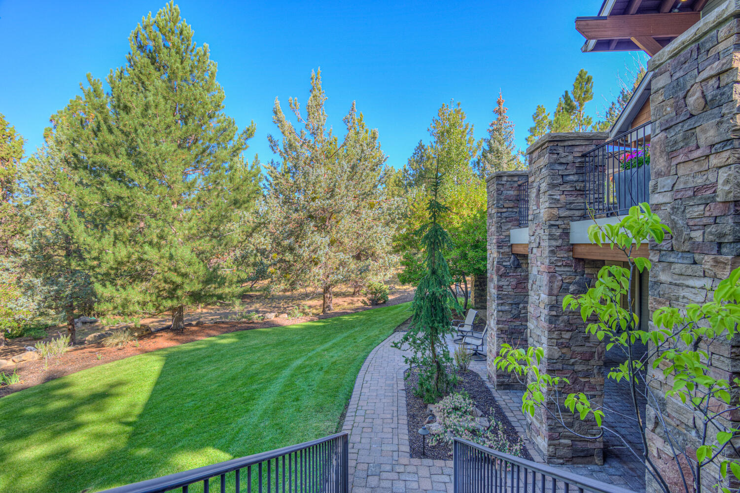 Bend, Oregon, 97703, United States, 4 Bedrooms Bedrooms, ,5 BathroomsBathrooms,Residential,For Sale,1979123