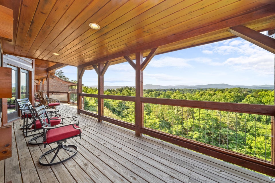 Sevierville, Tennessee, 37876, United States, 4 Bedrooms Bedrooms, ,6 BathroomsBathrooms,Residential,For Sale,1976346