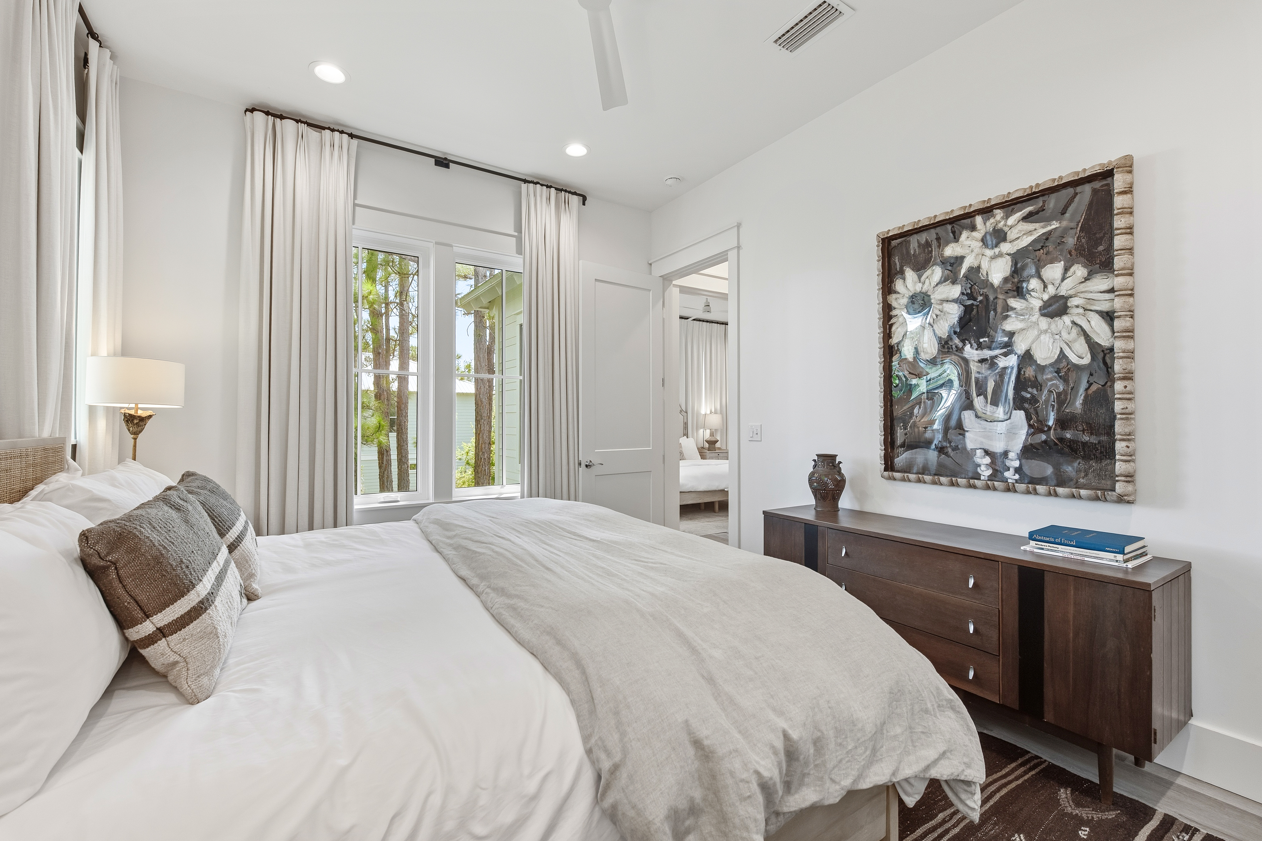  Turnkey Coastal Luxury Across From Eastern Lake And Steps To The Gulf - 物件實景